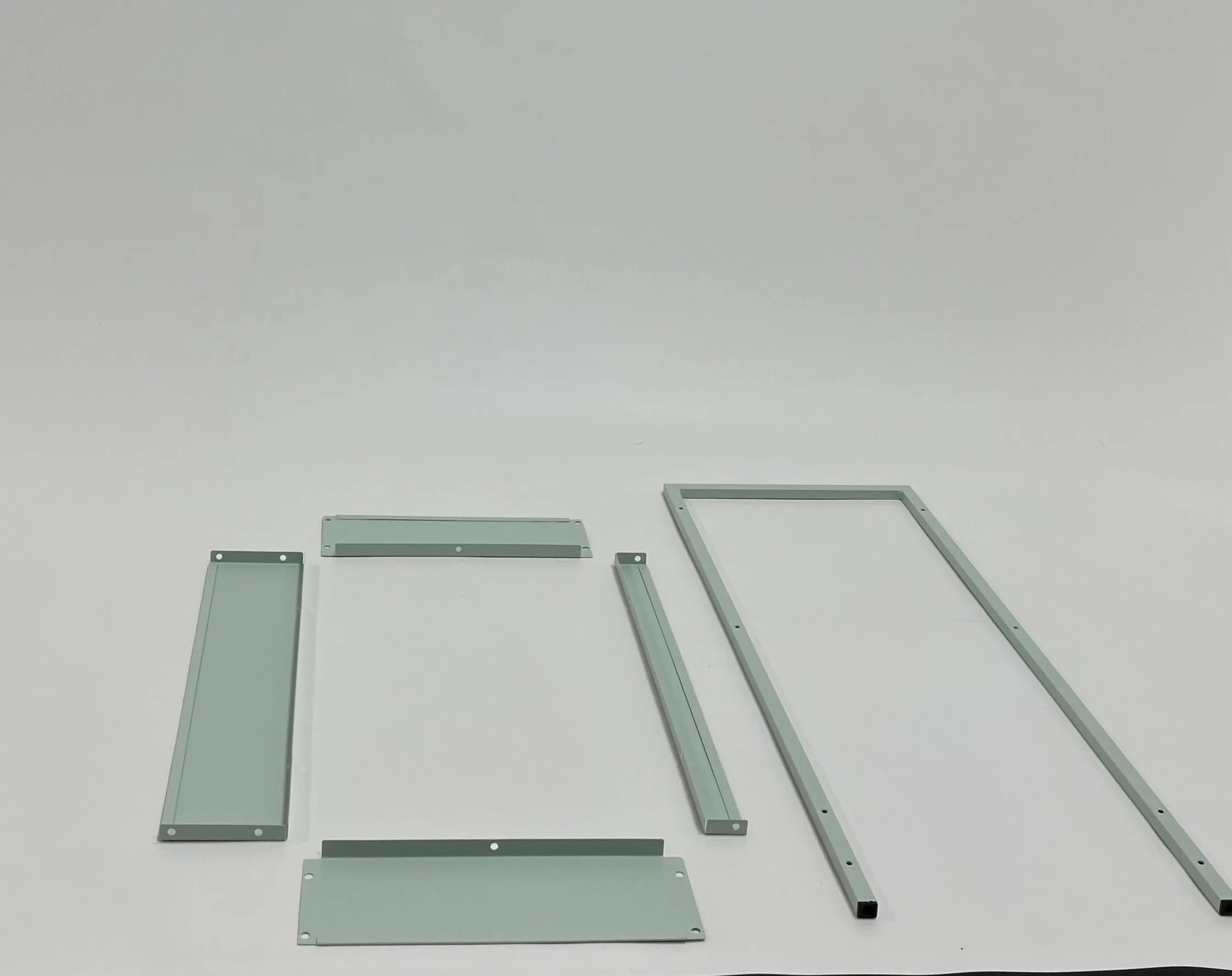 Adjusted layout of top tray walls on the floor